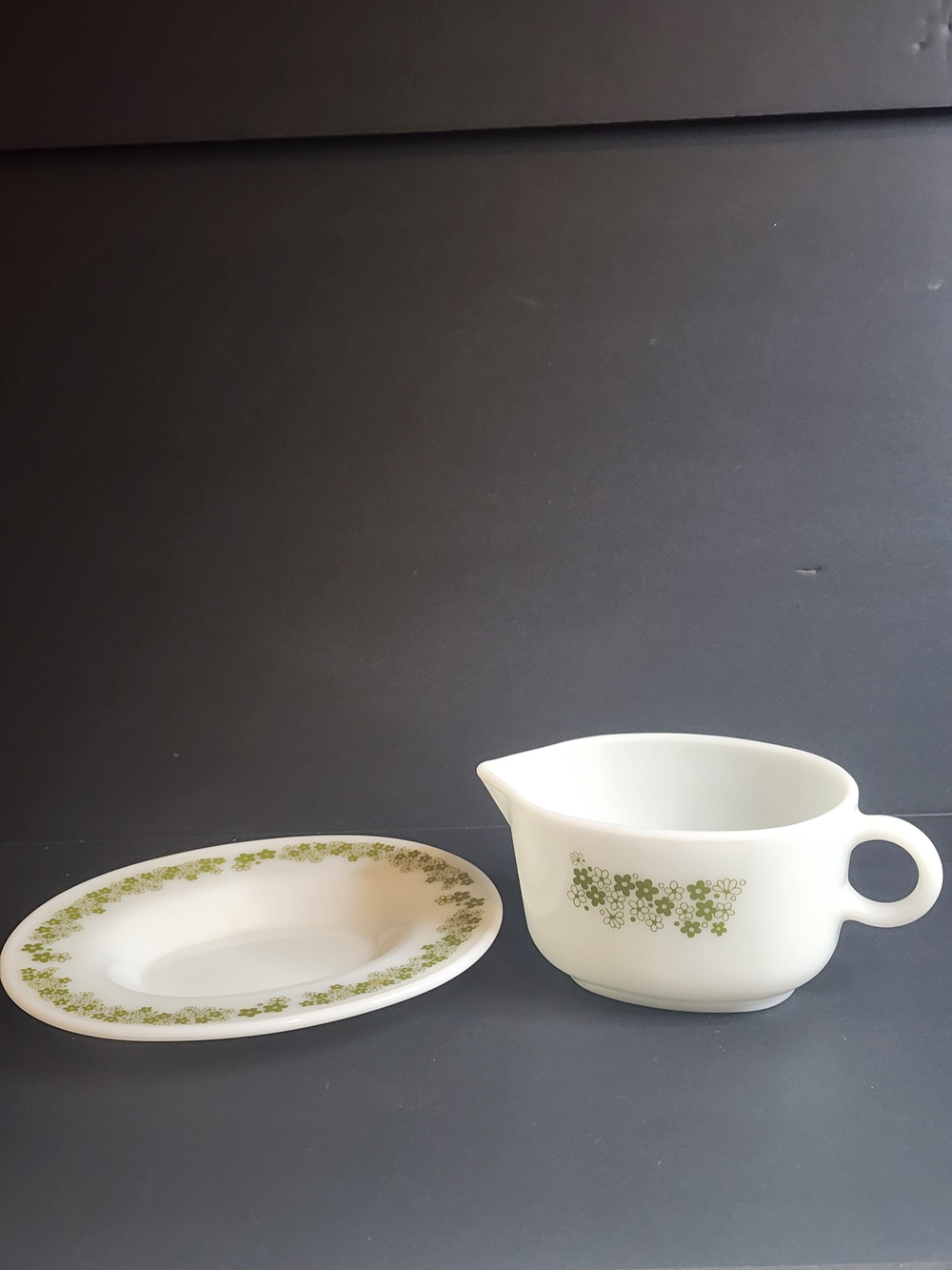 Pyrex Vintage Gravy Boat and Saucer  Green Spring Blossom (Crazy Daisy). - Picture 3 of 11